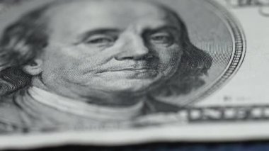 Nakit - 100 dolarlık banknotlar, yavaş çekim