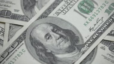 Nakit - 100 dolarlık banknotlar, yavaş çekim