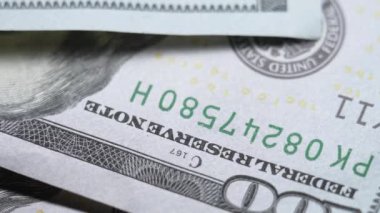 Nakit - 100 dolarlık banknotlar, yavaş çekim