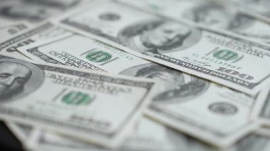 Nakit - 100 dolarlık banknotlar, yavaş çekim