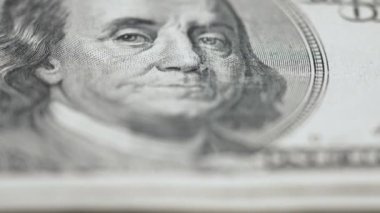 Nakit - 100 dolarlık banknotlar, yavaş çekim