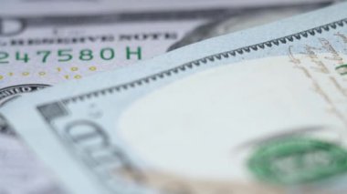 Nakit - 100 dolarlık banknotlar, yavaş çekim