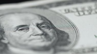 Nakit - 100 dolarlık banknotlar, yavaş çekim