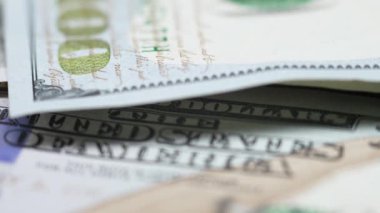 Nakit - 100 dolarlık banknotlar, yavaş çekim