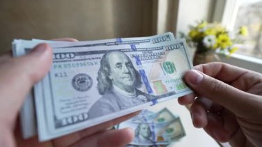 Amerikan para biriminin yavaş çekim videosu - dolar