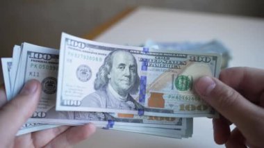 Amerikan para biriminin yavaş çekim videosu - dolar