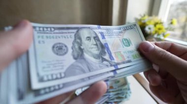 Para - 100 dolarlık Amerikan para birimi