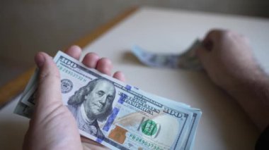 Para - 100 dolarlık Amerikan para birimi