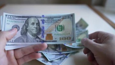 Para - 100 dolarlık Amerikan para birimi