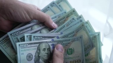 Para - 100 dolarlık Amerikan para birimi