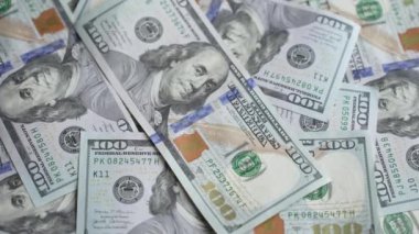 ABD para birimi: 100 dolarlık banknotlara yakın çekim, yavaş çekim