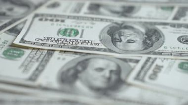 ABD para birimi: 100 dolarlık banknotlara yakın çekim, yavaş çekim