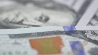ABD para birimi: 100 dolarlık banknotlara yakın çekim, yavaş çekim