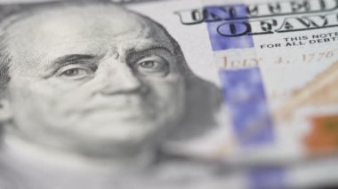 ABD para birimi: 100 dolarlık banknotlara yakın çekim, yavaş çekim