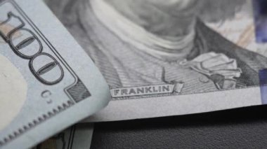 ABD para birimi: 100 dolarlık banknotlara yakın çekim, yavaş çekim
