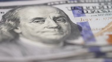 ABD para birimi: 100 dolarlık banknotlara yakın çekim, yavaş çekim