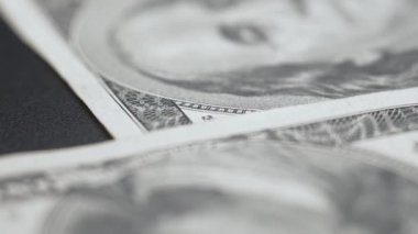 ABD para birimi: 100 dolarlık banknotlara yakın çekim, yavaş çekim