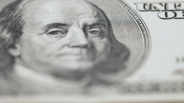 ABD para birimi: 100 dolarlık banknotlara yakın çekim, yavaş çekim