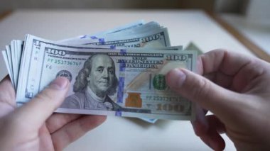 Amerikan para biriminin yavaş çekim videosu - dolar