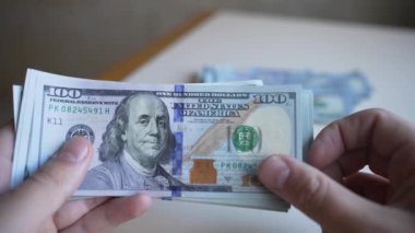Amerikan para biriminin yavaş çekim videosu - dolar