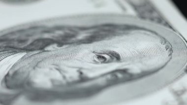 Amerikan para birimine yakın çekim - 100 dolarlık banknotlar