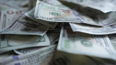 Amerikan para birimine yakın çekim - 100 dolarlık banknotlar