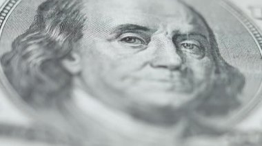 Amerikan para birimine yakın çekim - 100 dolarlık banknotlar