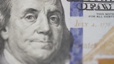 Amerikan para birimine yakın çekim - 100 dolarlık banknotlar