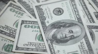 Amerikan para birimine yakın çekim - 100 dolarlık banknotlar