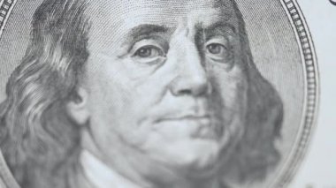 Amerikan para birimine yakın çekim - 100 dolarlık banknotlar