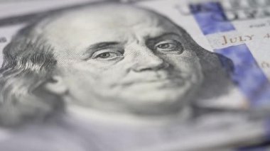 Nakit - 100 dolarlık banknotlar, yavaş çekim