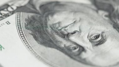 Nakit - 100 dolarlık banknotlar, yavaş çekim