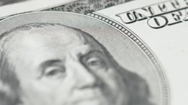 Nakit - 100 dolarlık banknotlar, yavaş çekim