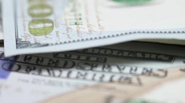 Nakit - 100 dolarlık banknotlar, yavaş çekim