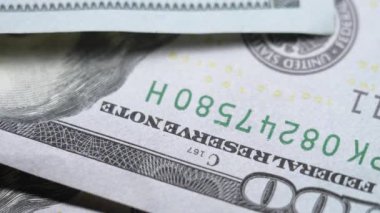 Nakit - 100 dolarlık banknotlar, yavaş çekim