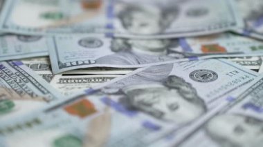 Nakit - 100 dolarlık banknotlar, yavaş çekim