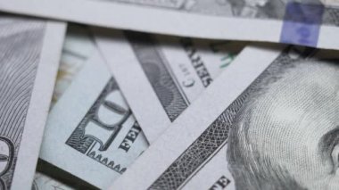 Nakit - 100 dolarlık banknotlar, yavaş çekim