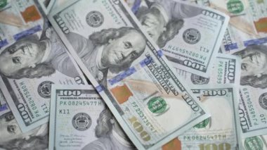 Nakit - 100 dolarlık banknotlar, yavaş çekim