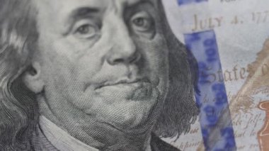 Nakit - 100 dolarlık banknotlar, yavaş çekim