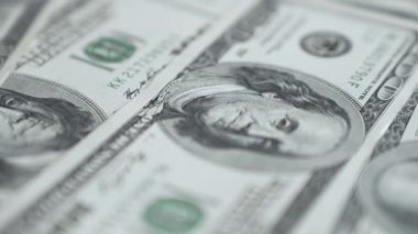 Nakit - 100 dolarlık banknotlar, yavaş çekim