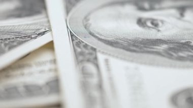 Nakit - 100 dolarlık banknotlar, yavaş çekim
