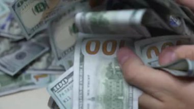 Para - 100 dolarlık Amerikan para birimi