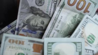 ABD para birimi: 100 dolarlık banknotlara yakın çekim