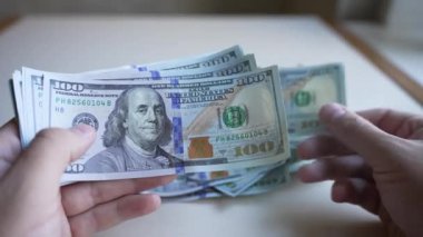 ABD para birimi: 100 dolarlık banknotlara yakın çekim