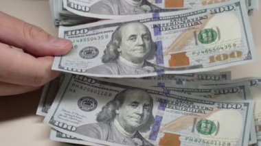 ABD para birimi: 100 dolarlık banknotlara yakın çekim