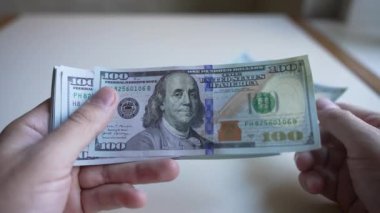 ABD para birimi: 100 dolarlık banknotlara yakın çekim