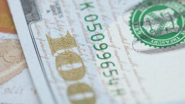 Nakit - 100 dolarlık banknotlar, yavaş çekim