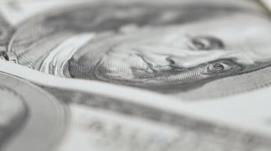 Nakit - 100 dolarlık banknotlar, yavaş çekim