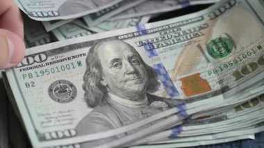 ABD para birimi: 100 dolarlık banknotlara yakın çekim