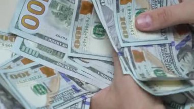 ABD para birimi: 100 dolarlık banknotlara yakın çekim